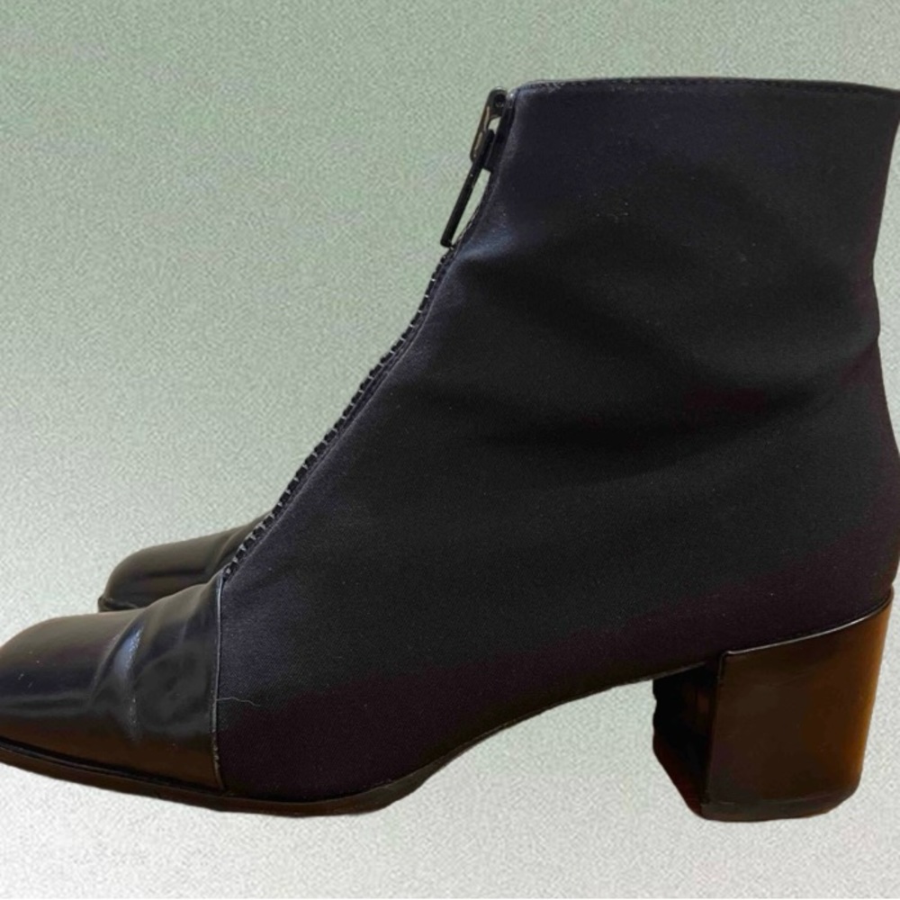 Kenneth Cole size 8 ladies zip up ankle boots, black leather and fabric upper